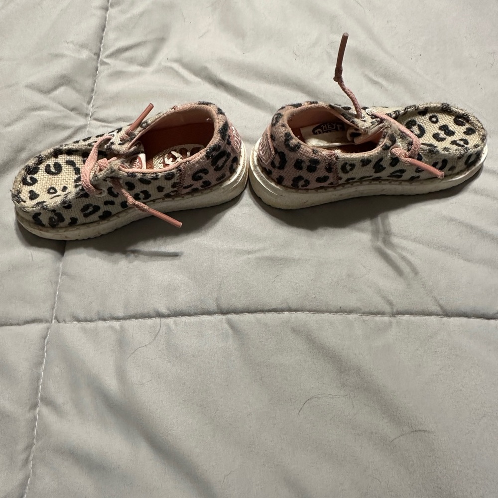 Hey Dude toddler Leopard Print Moccasins Comfortable Slip-On Shoes - Picture 2 of 4